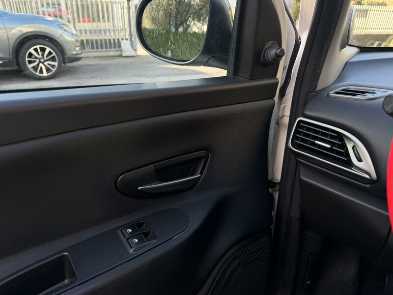 LANCIA YPSILON  ELEFANTINO 5 P.